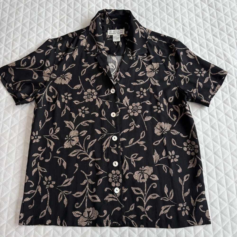 NTCO Nomadic Traders Women Shirt 100% Silk Size XL Button Up Short Sleeve Floral